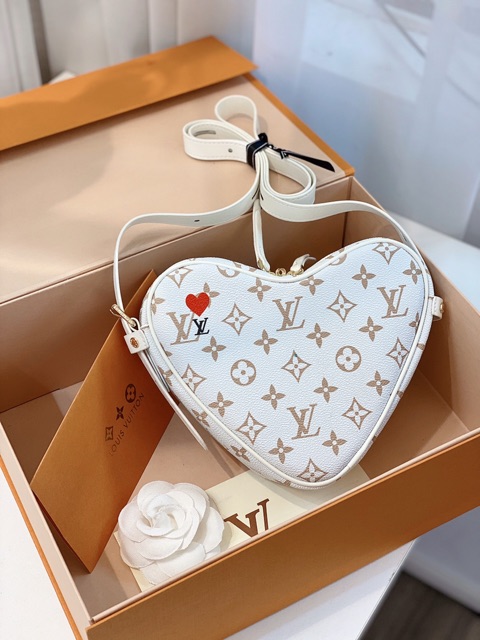 Túi đeo chéo NICOLAS GHESQUIÈRE trái tim hoạ tiết monogram fullbox nam châm có hộp