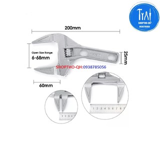 Cờ lê đa chức năng dài 200mm có miệng rộng 68 mm và có thể điều chỉnh.