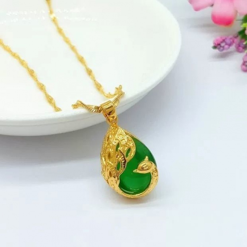 Vòng Cổ  Vàng Thật 24. Dây Chuyền Mặt Hình Chim Công 99 Viên Ngọc Bích Màu Đỏ Và Vàng Làm Quà Tặng Sinh Nhật Cho Nữ