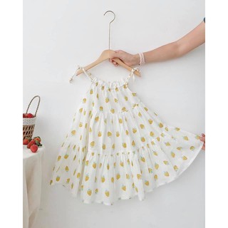Váy yếm dâu cho bé gái