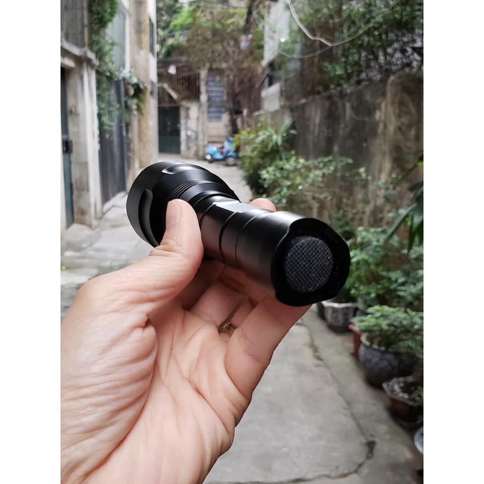 Đèn pin SOFIRN C8T sáng 1310lm chiếu xa 500m pin 18650 kèm pin sạc