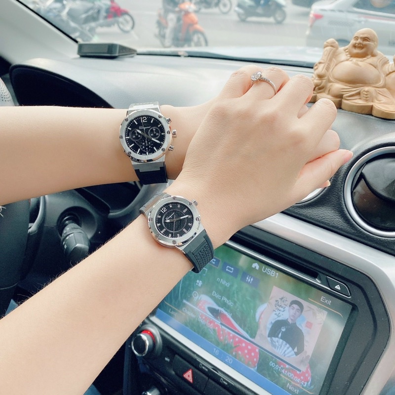 Đồng hồ nữ Salvatore Ferragamo F80 đen bản kim cương .
