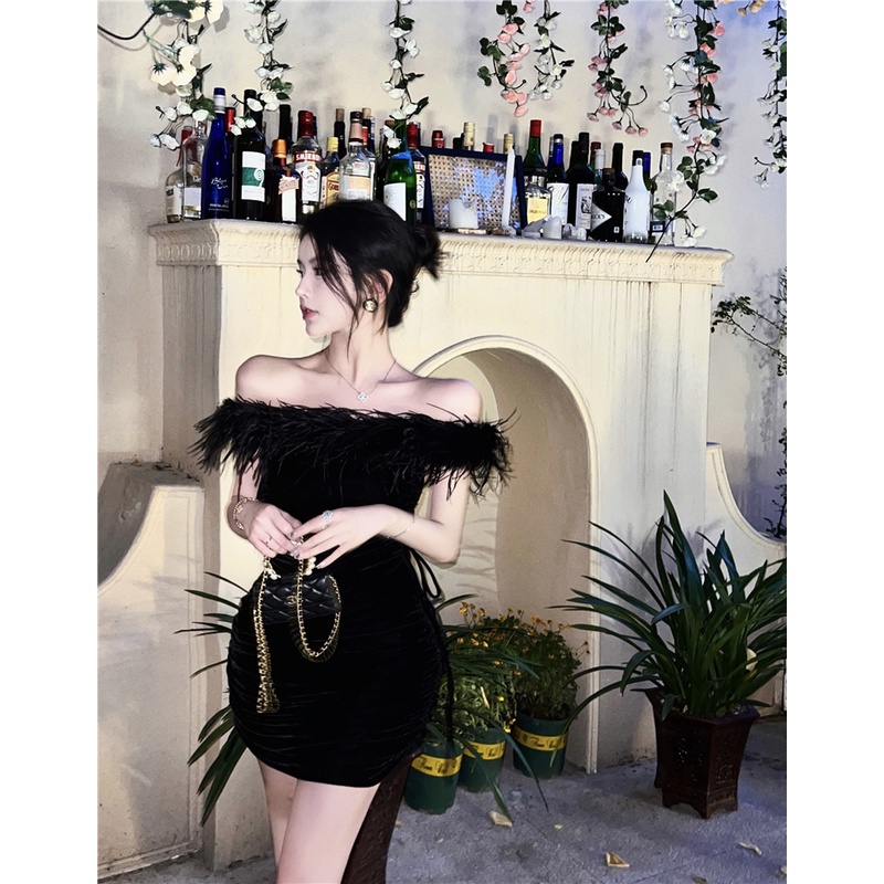 Đầm đen ống ôm body tôn dáng hở lưng sexy đi bar club hộp đêm tay ngắn trễ vai cổ lông ulzzang
