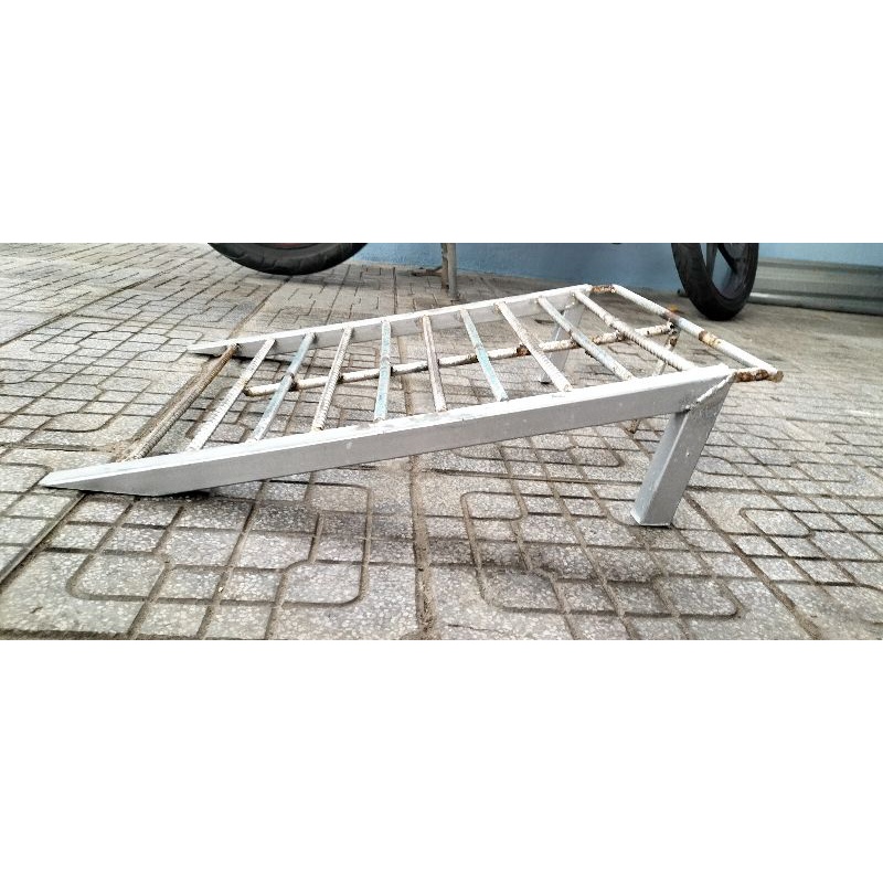 Bục dốc cho xe lên xuống