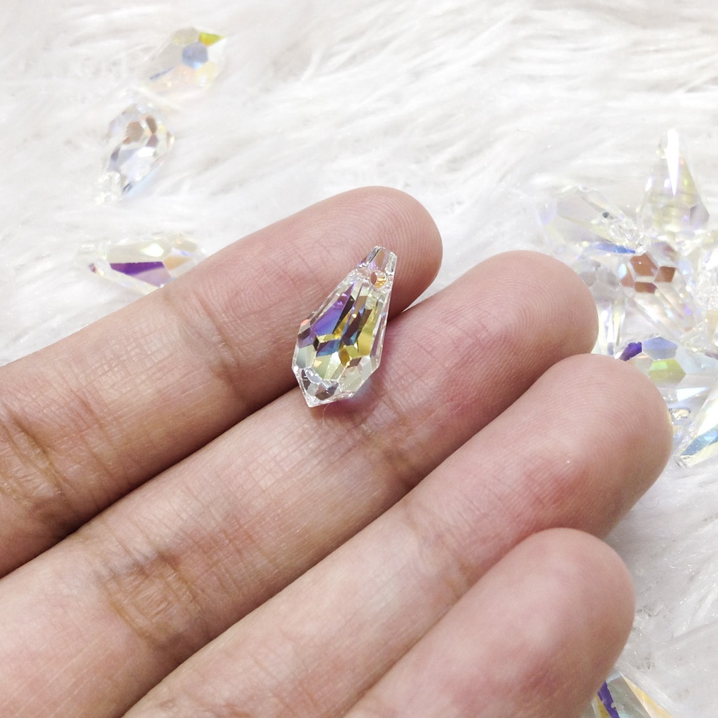 Hạt đá pha lê giọt nước hình kim cương trắng ánh 7 màu trong vắt lấp lánh dùng làm trang sức dây chuyền