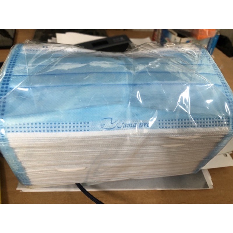 Combo 20 hộp Khẩu trang y tế kháng khuẩn FAMAPRO 4U trắng và xanh , gồm 4 lớp: