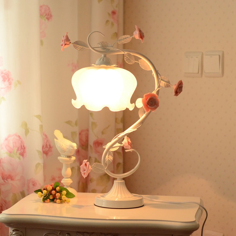 Đèn ngủ hoa hồng Anh Quốc EV1000 thiết kế tôn vinh vẻ đẹp sang trọng của phòng ngủ-GOGOM112