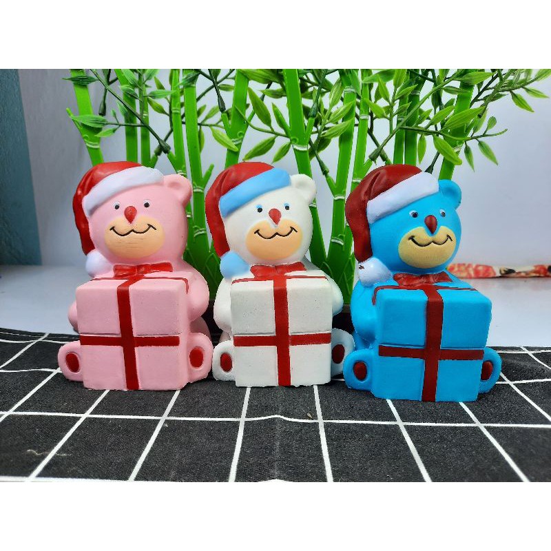 squishy gấu ôm hộp quà