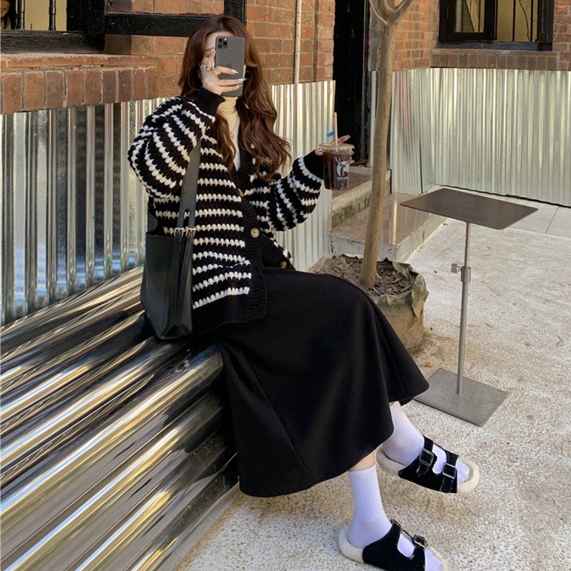 Hàng Sẵn_ Áo khoác len sọc cổ V phong cách Retro Hadu shop