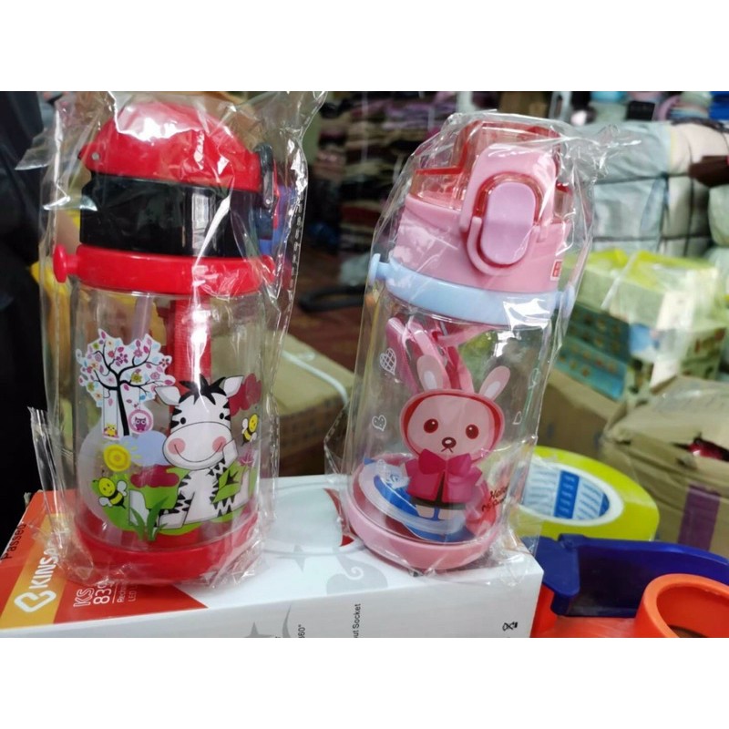 Bình đựng nước cho bé có ống hút và dây deo