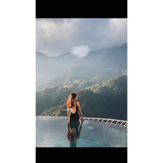 Bikini 1 mảnh khoét lưng