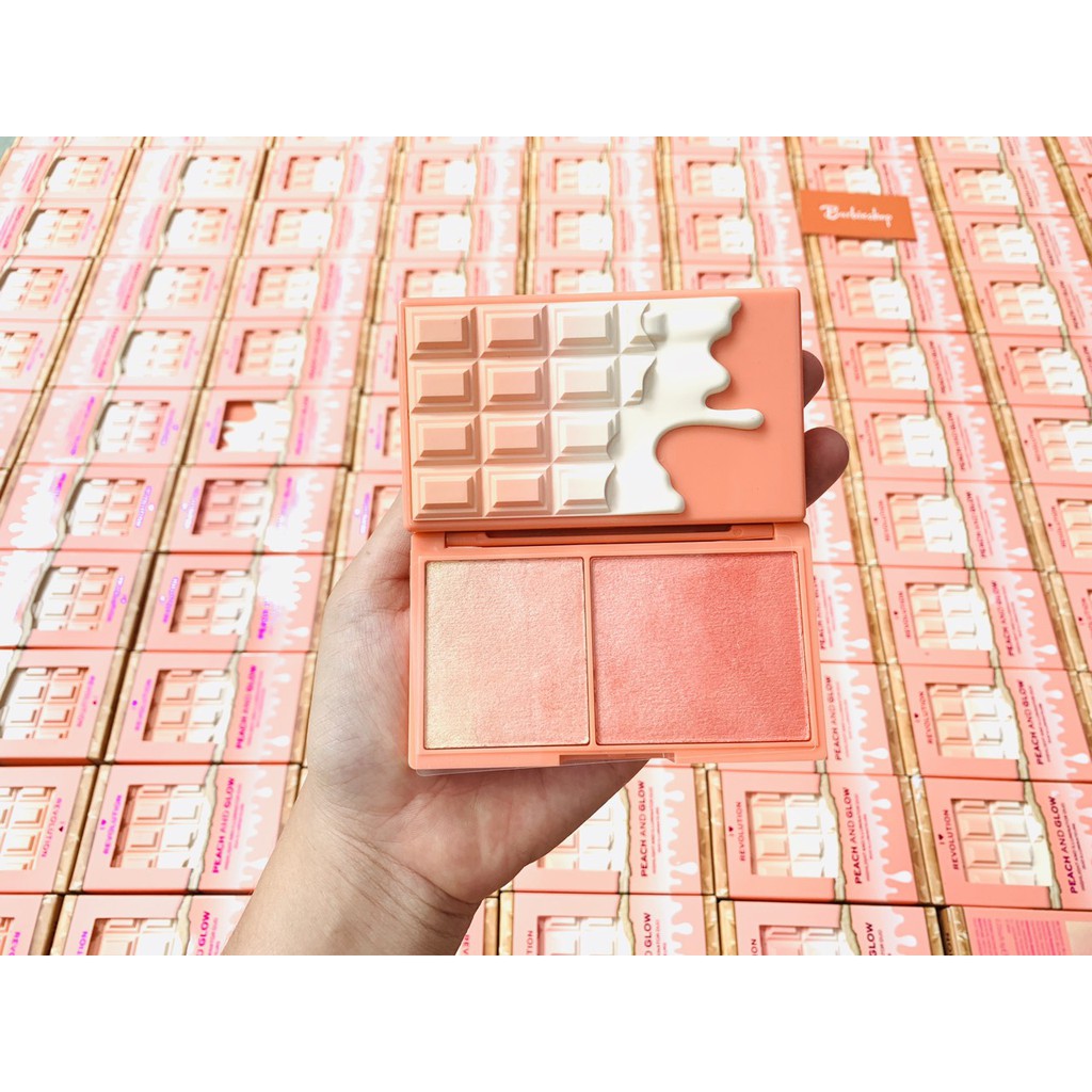 Bảng Bắt Sáng Highlight Và Má Hồng Revolution Peach And Glow 4.8g