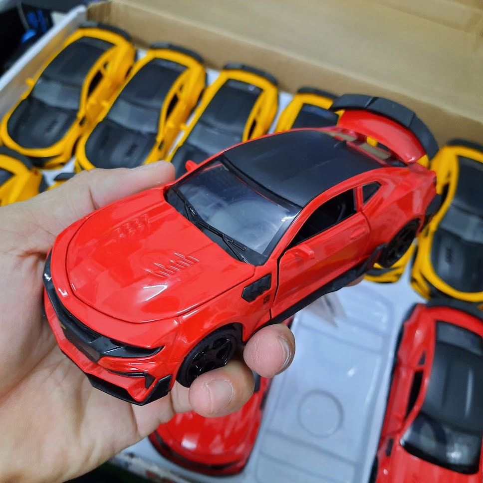 Ô tô đồ chơi trẻ em xe Chevrolet Camaro 1:32 mô hình xe bằng sắt có âm thanh và đèn