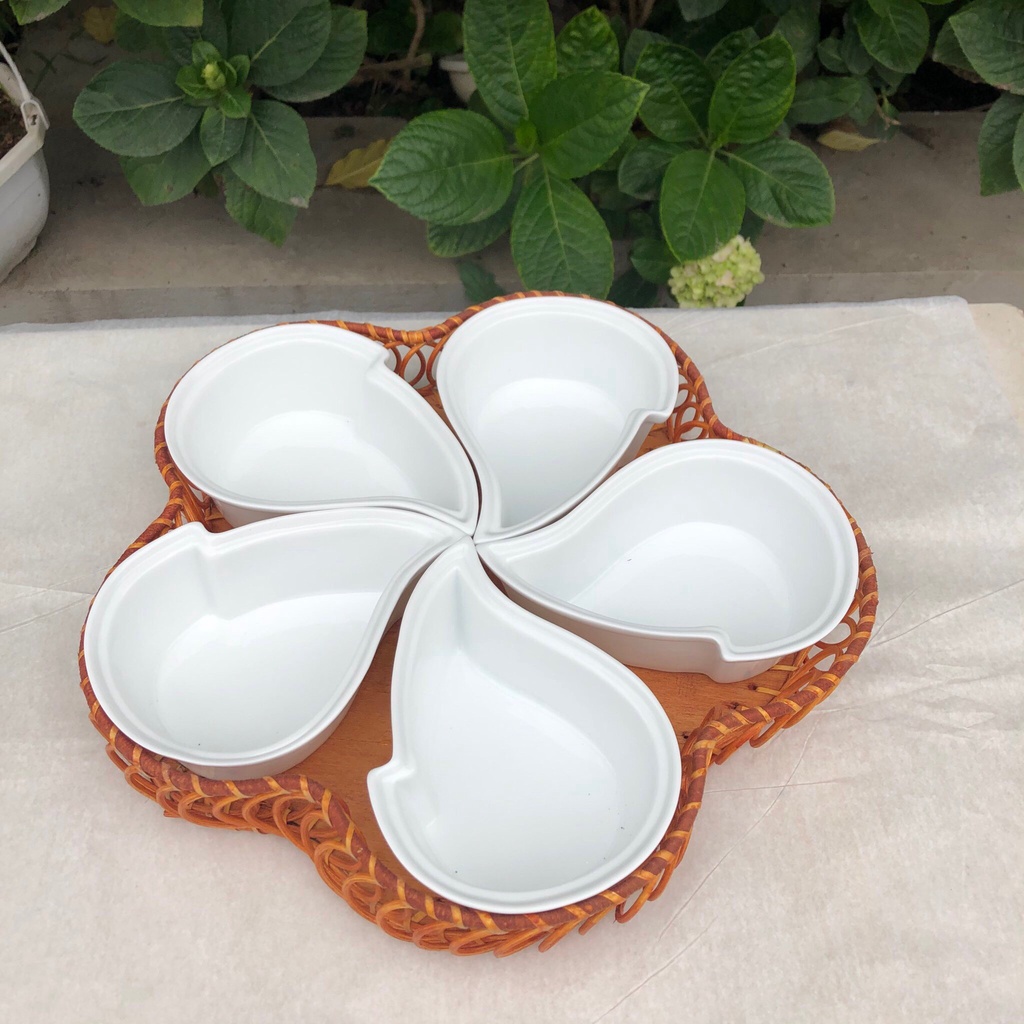 Bộ Đĩa 5 Cánh Hoa Sứ Bát Tràng Cao Cấp Kèm Khay Mây Đựng Đồ Ăn Bánh Trôi Xôi Bánh Chay