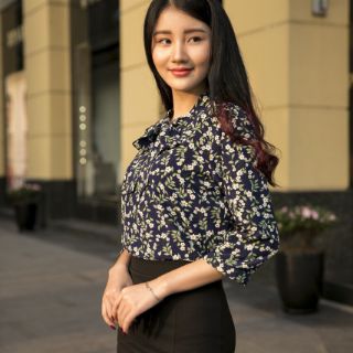 Áo sơ mi hoa nhí nơ cổ