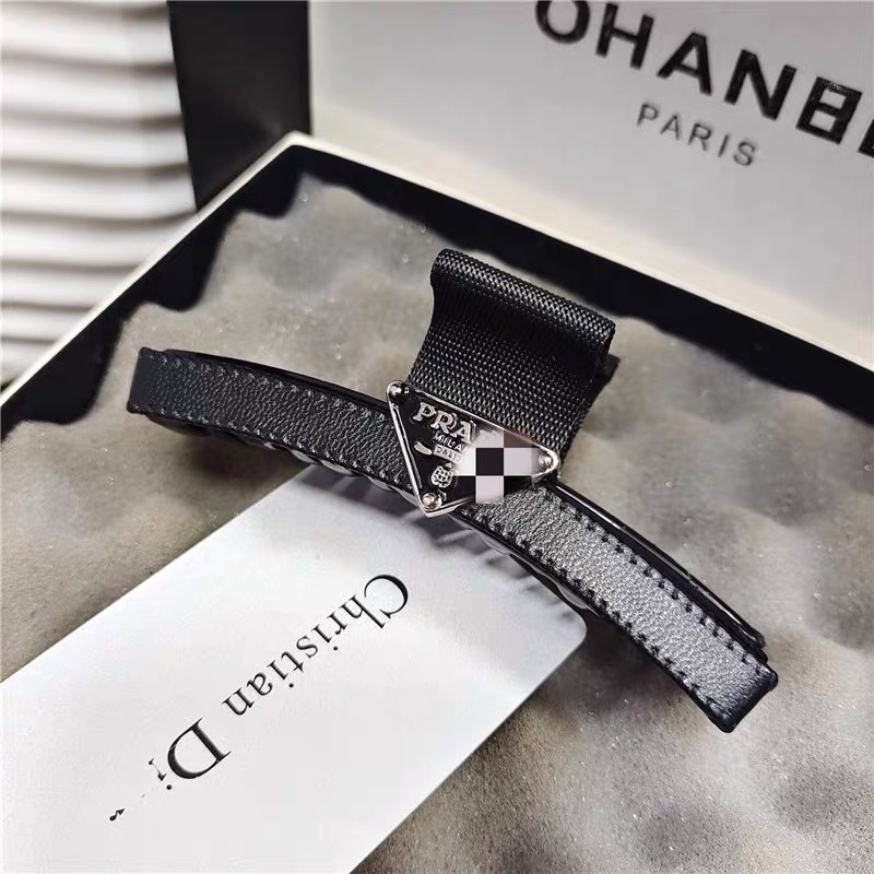 Kẹp Tóc Da Hình Cá Mập Xinh Xắn Cho Nữ