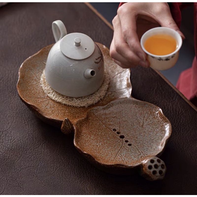Thuyền trà, khay trà gốm sứ dáng lá sen khô tiện dụng