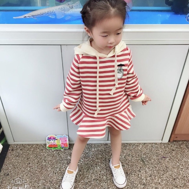 Váy nỉ đuôi cá có mũ bé gái