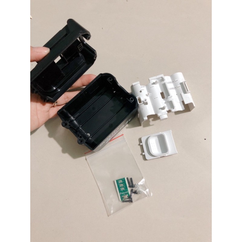 Vỏ kèm mạch báo pin makita 14.4v vỏ nhận sạc zin