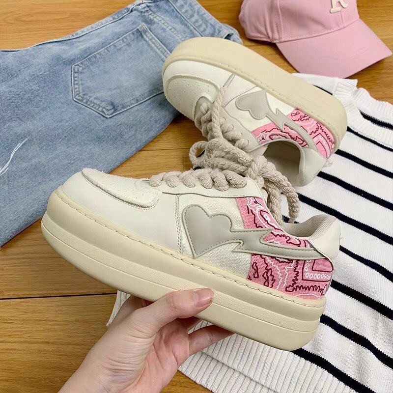 Giày thể thao nữ họa tiết hình trái tim, đế cao 4cm siêu Hót