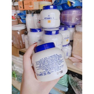 Kem vitamin E thái lan dạng hũ 200g