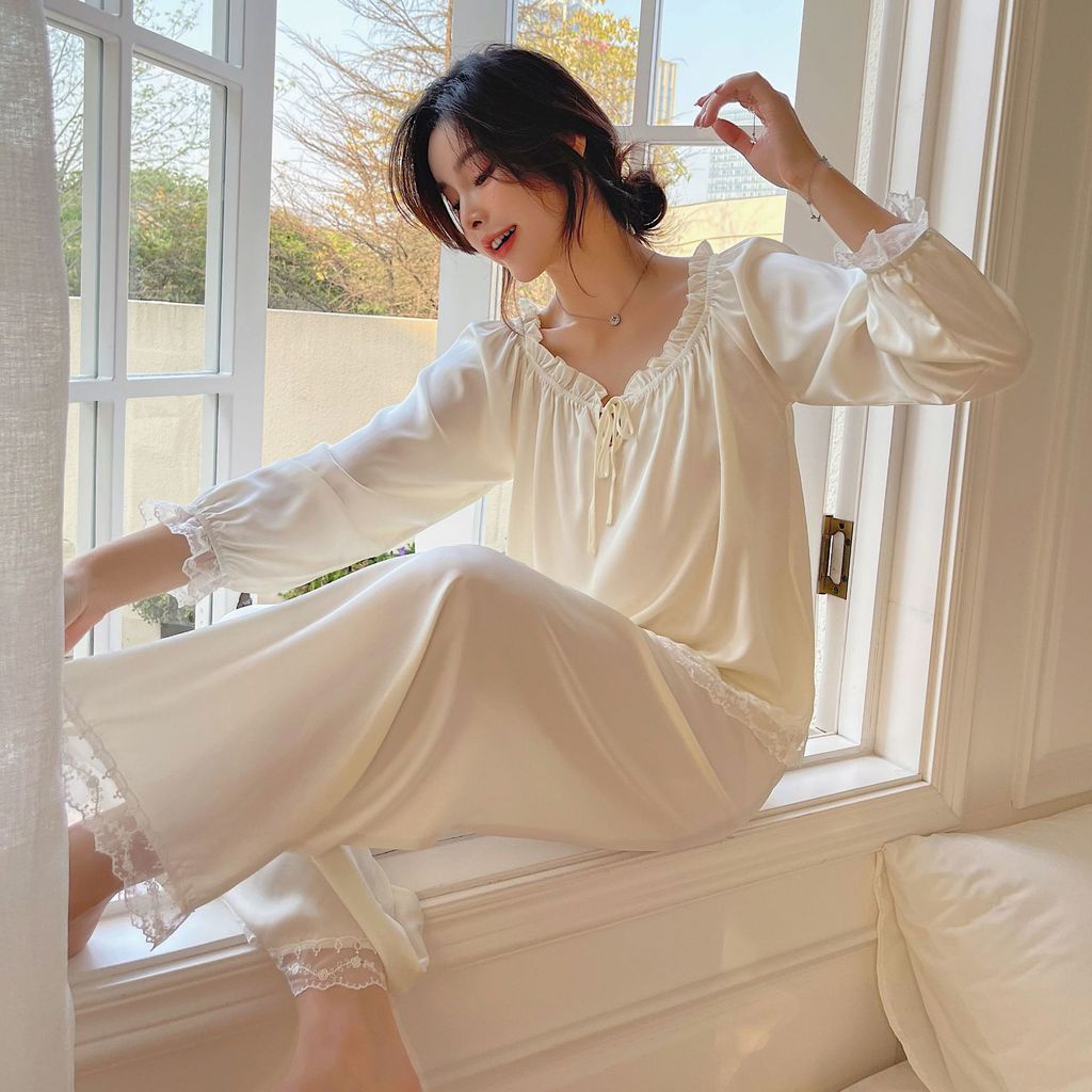 Bộ đồ ngủ tay dài phối ren phong cách công chúa xinh xắn cho nữ