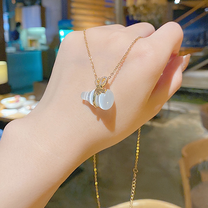 Dây chuyền Titan thời trang nữ hình hồ lô ngọc trắng Tritia