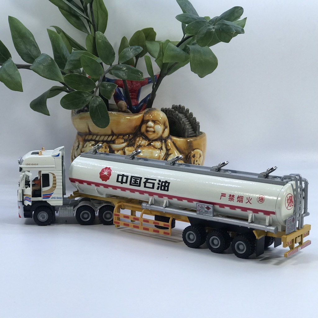 Mô hình xe đầu kéo xi téc bồn chở xăng dầu tỷ lệ 1:50 bằng kim loại