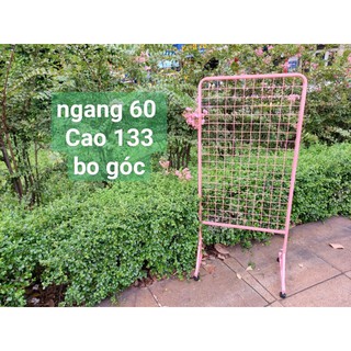 Khung lưới có chân màu hồng