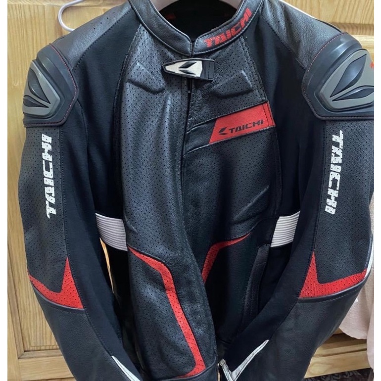 Áo Da Rs Taichi RSJ832 Đỏ Đen Thanh Lý