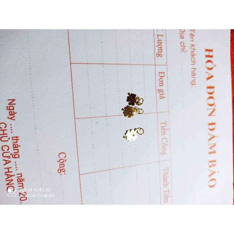treo 4 lá vàng nhỏ xinh