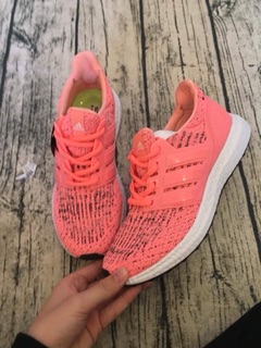 Giày Thể Thao Ultra Boost Màu Hồng