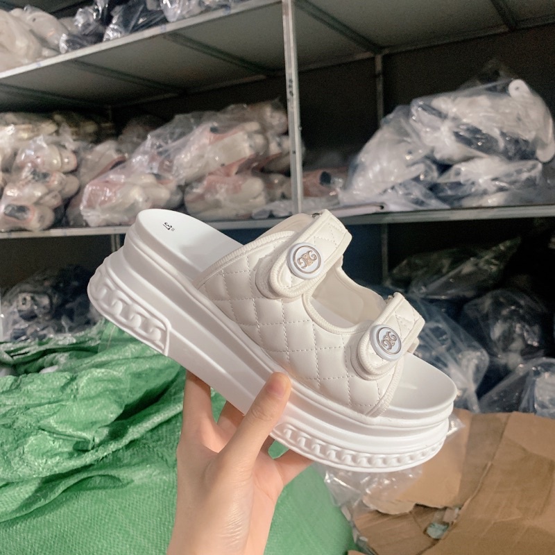 Dép lê 7CM xuồng nâng đế cực xinh đế bánh mì. Mẫu Siêu HOT Chất Da Xin  Nhẹ Cao Cấp Chắc Chắn 2 Màu Trắng Và Đen