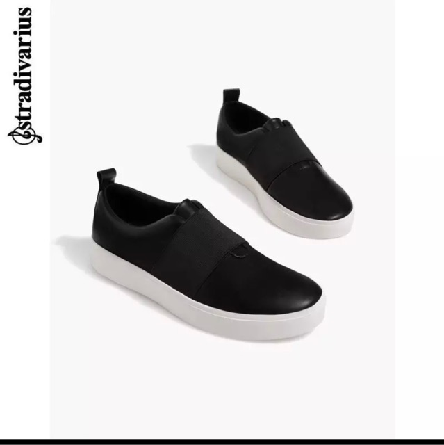 Giày slip on stradivarius