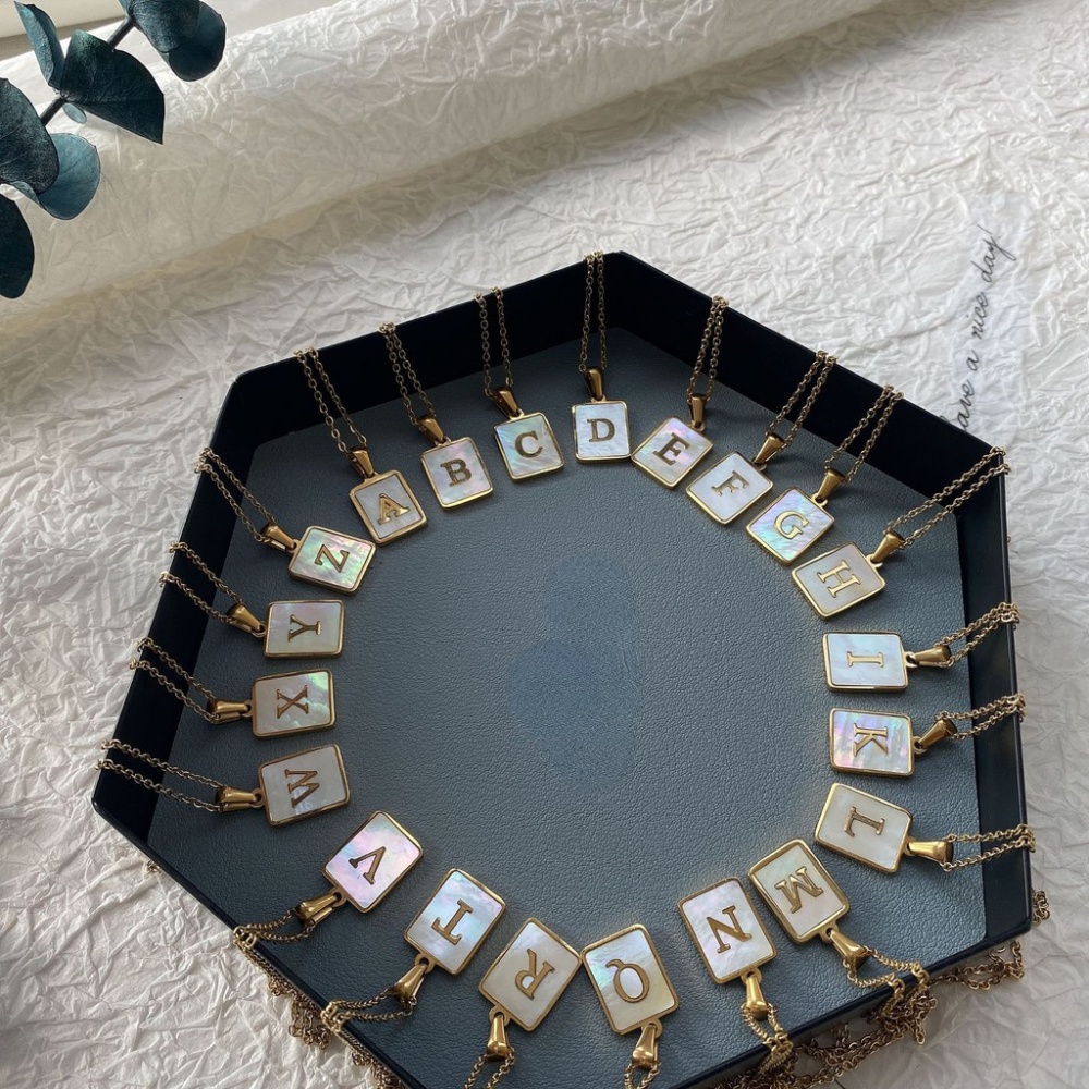 Vòng cổ Thép Titan Mặt 26 Chữ Cái Tiếng Anh Vỏ Thép Không Gỉ Cá Tính Thời Trang Cho Nữ