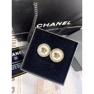 Khuyên tai versace viền đá