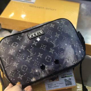Túi Lv alpha messenger unisex