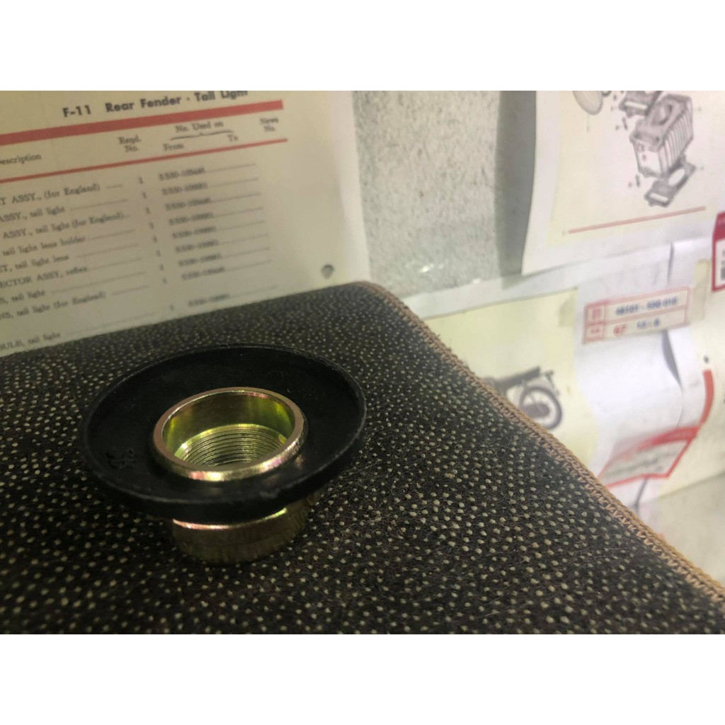 Chụp bụi và tán chặn chén cổ cho xe honda 67-CD-Cl- nhựa đen