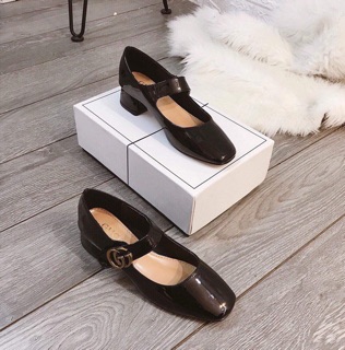 Gucci quai dán