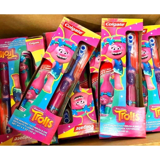 SET BÀN CHẢI PIN + KEM ĐÁNH RĂNG COLGATE Kids Trolls CHO