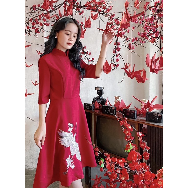 [Mã WASTMAY giảm 15% tối đa 30K đơn 150K] (SĂN-CLIP THẬT) Đầm đỏ tết thêu hạc | BigBuy360 - bigbuy360.vn