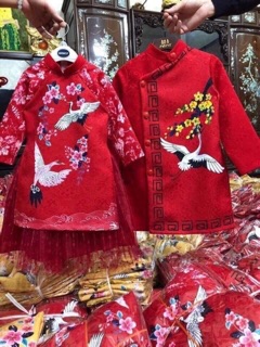 Áo dài cách tân chim hạc và hoa