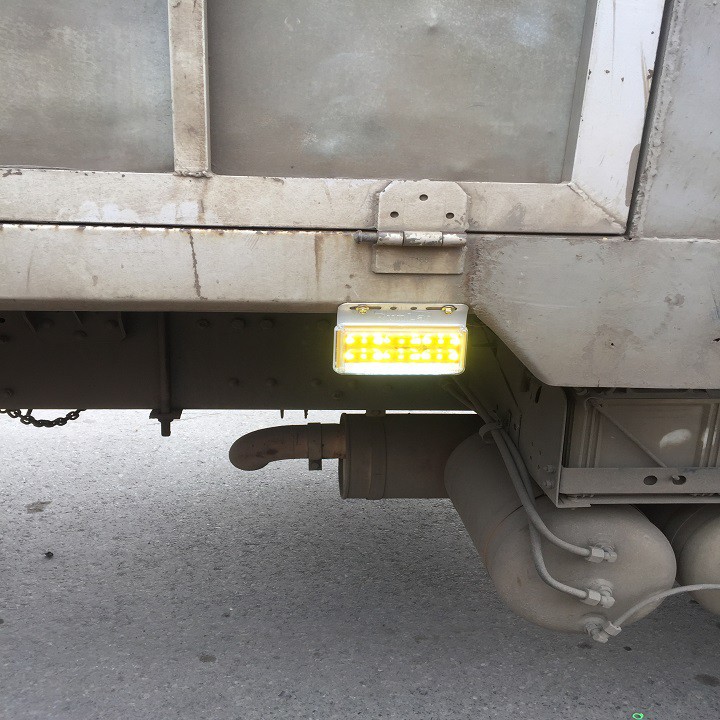Đèn sườn xe tải 24v. Đèn led RUNLAI5006 chống nước, chịu nhiệt cao, phù hợp với mọi xe tải