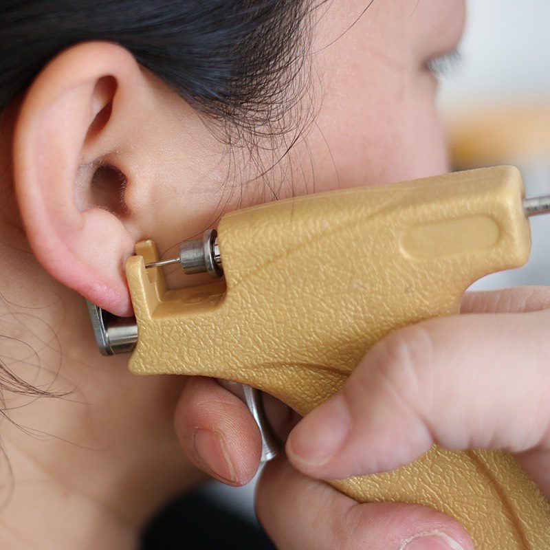 Dụng cụ sỏ lỗ tai lỗ mũi,máy bấm lỗ tai,súng bắn khuyên,xỏ cơ thể an toàn tiện dụng