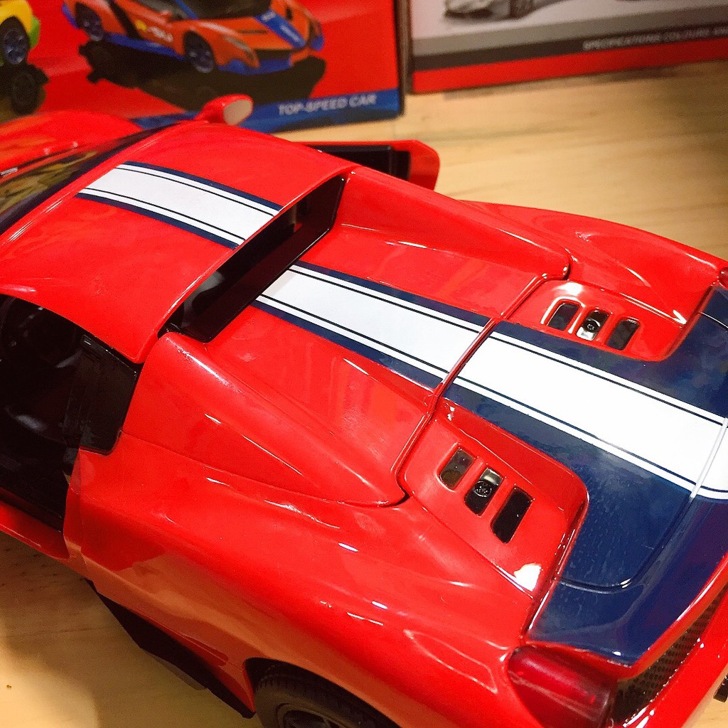 Siêu xe ferrari điều khiển từ xa mở cửa