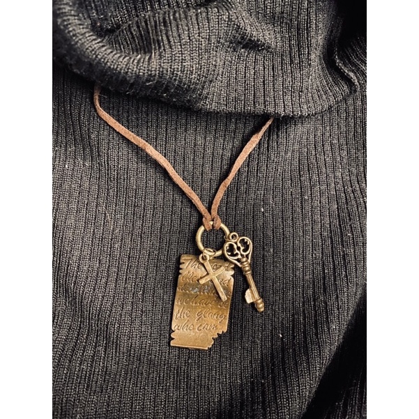 Dây chuyền mặt chữ thập, chìa khoá