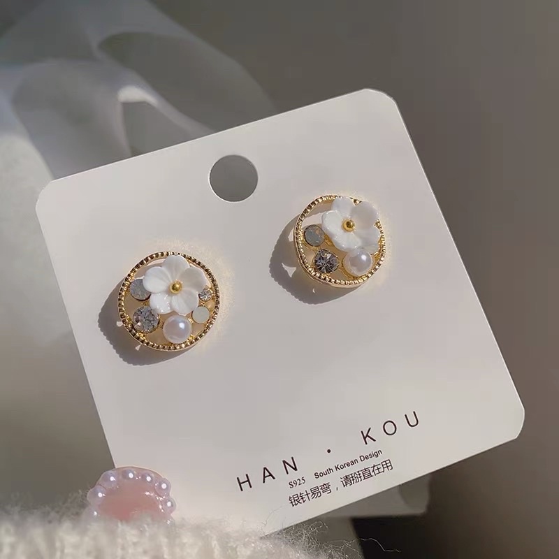 Hoa tai đính hạt và hoa - Maben