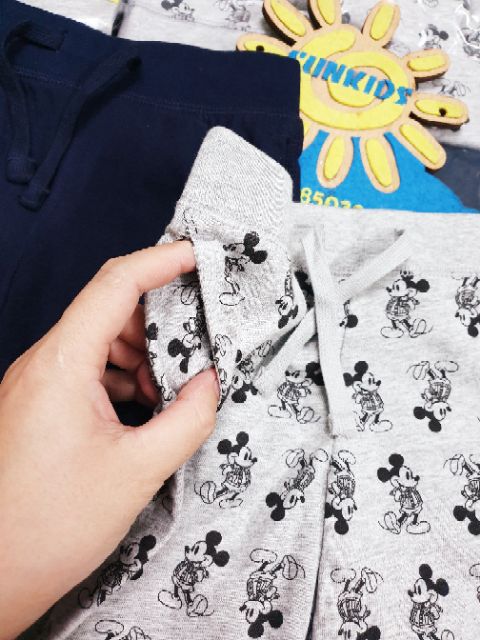 Quần Baby Gap mickey và tím than