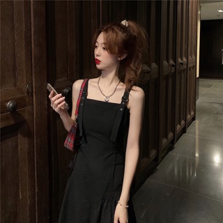 Váy hai dây lệch tà màu đen