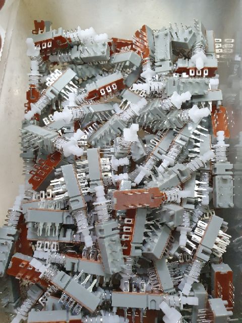 10 chiếc công tắc nhấn 6 chân